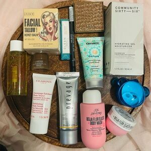 Sol de Janeiro Pink & White Beija Flor Elastico Body Wash with Assorted Skincare